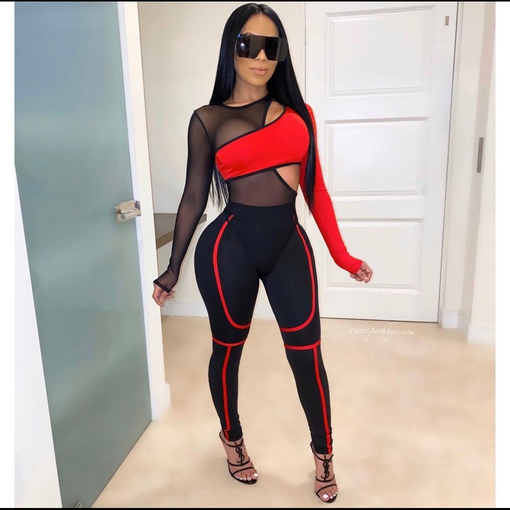 Matte bodysuit set in red